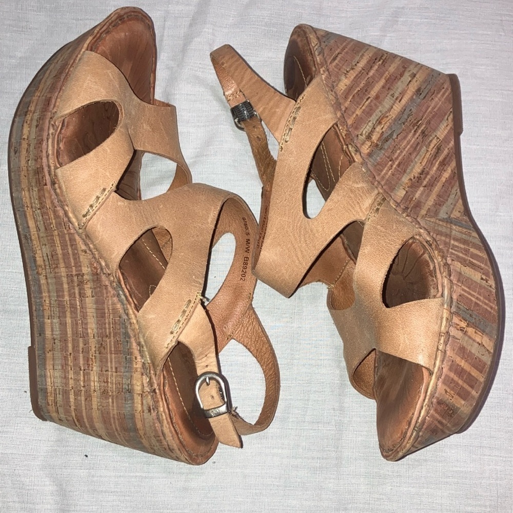 Size 9 (40.5) leather Women's Tan Wedge Sandals - Picture 10 of 16